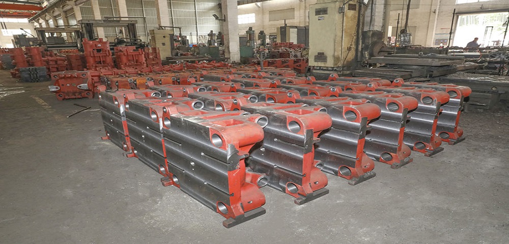 Các chân hướng dẫn của máy tiêm có cần duy trì vị trí chính xác trong quá trình di chuyển không?